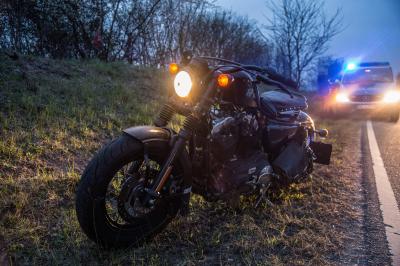 Ostfildern: Taxi rammt mehrere Fahrzeuge und kollidiert zum Schluss mit Gegenverkehr - mehrere Verletzte - Verkehrschaos